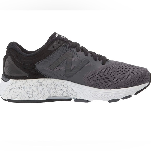 New Balance Women's 940 V4 Running Shoe - Picture 2 of 10